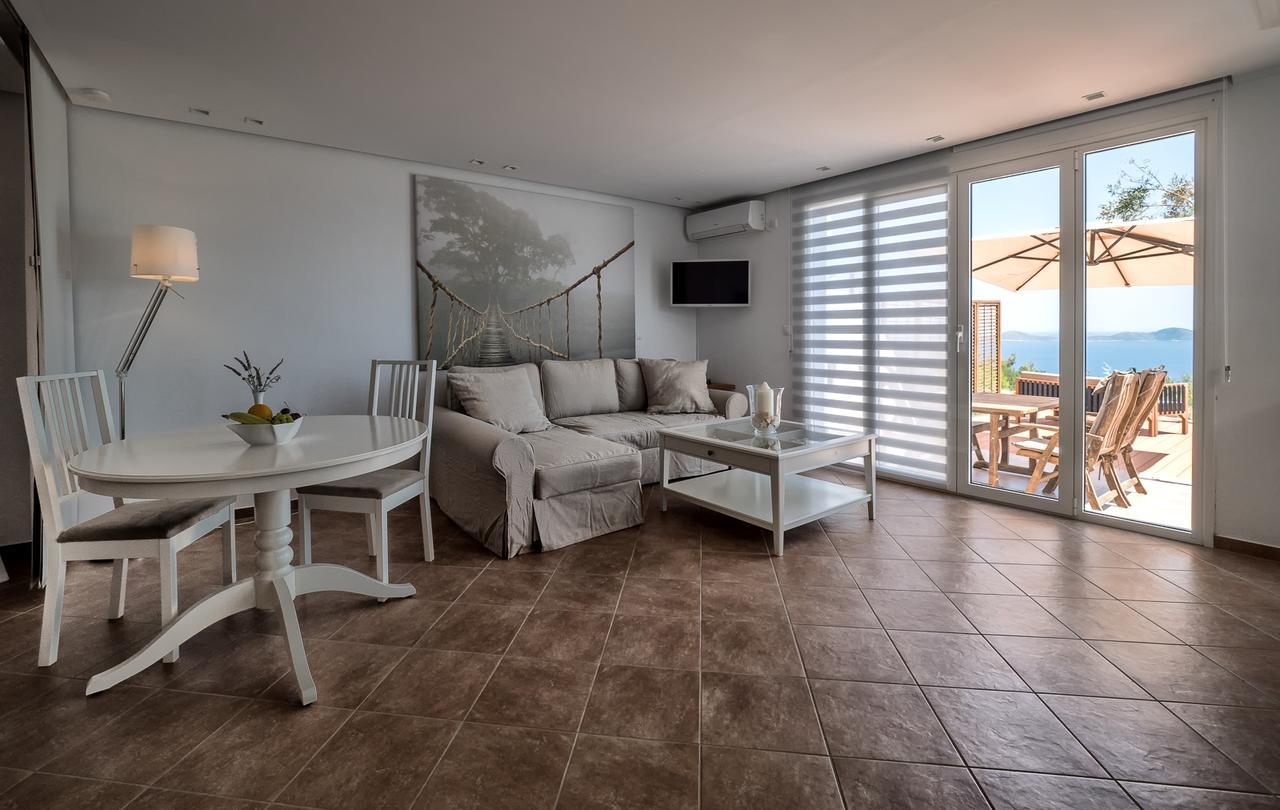 The Infinity 180 Luxury Suites Milia Extérieur photo